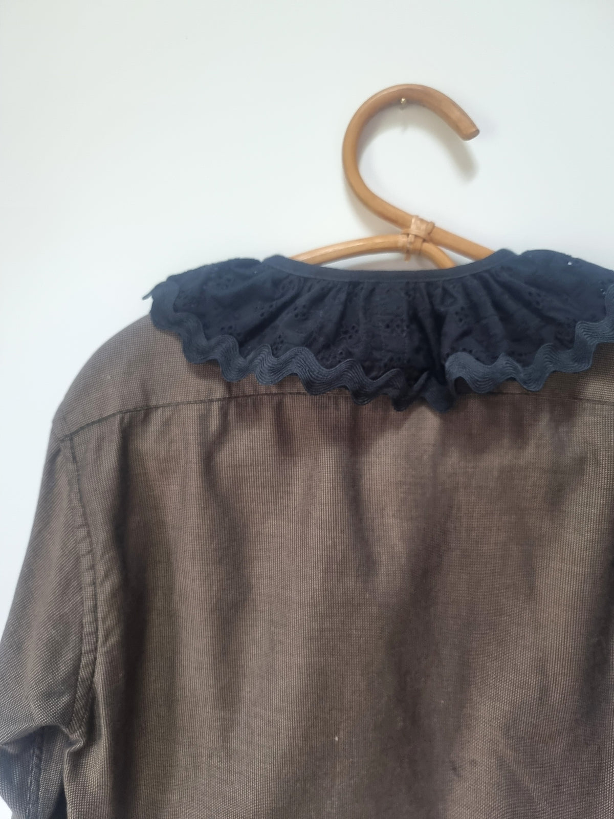 Chemise upcyclée brunette colerette