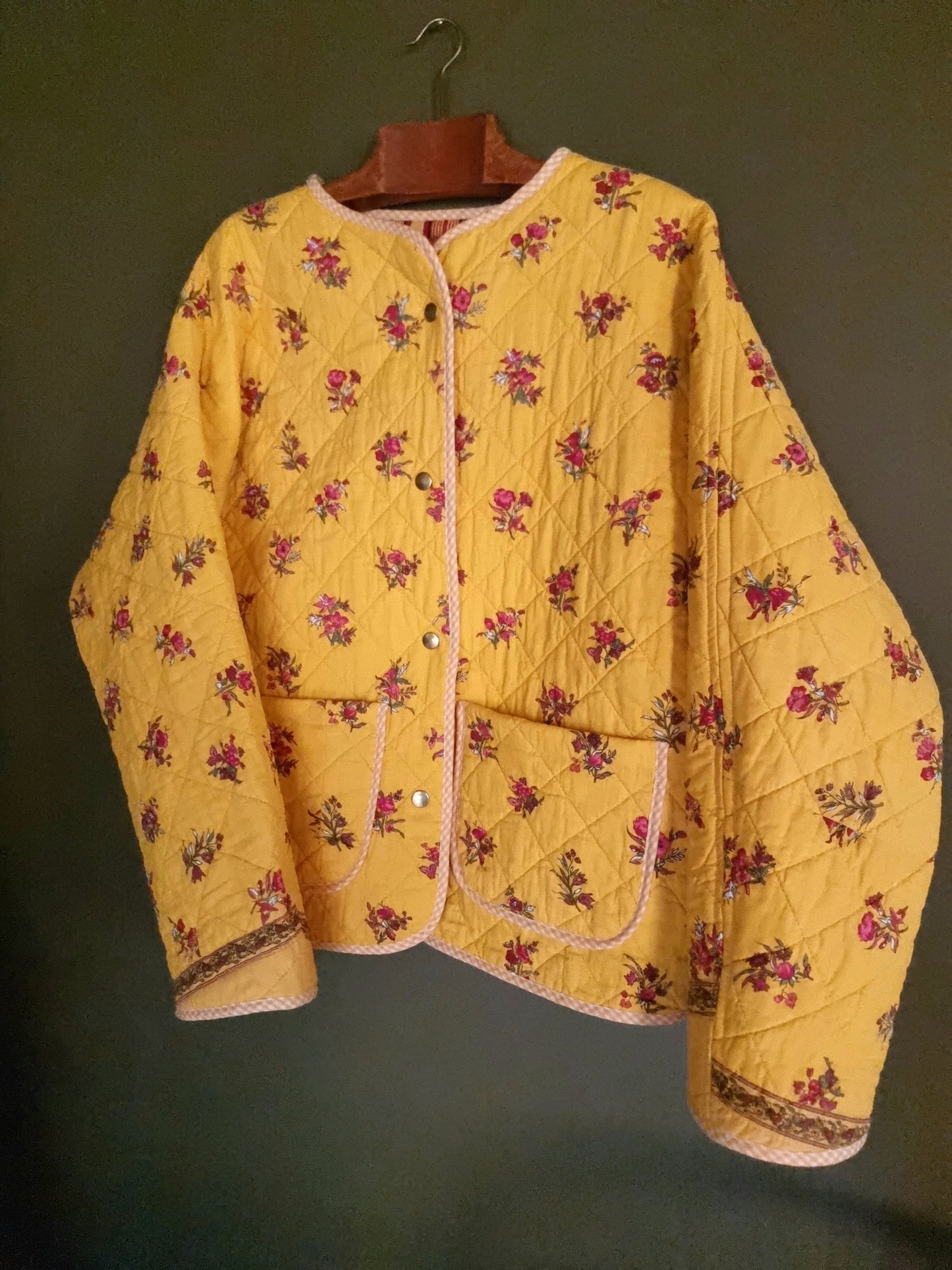Veste matelassée jaune fleuri