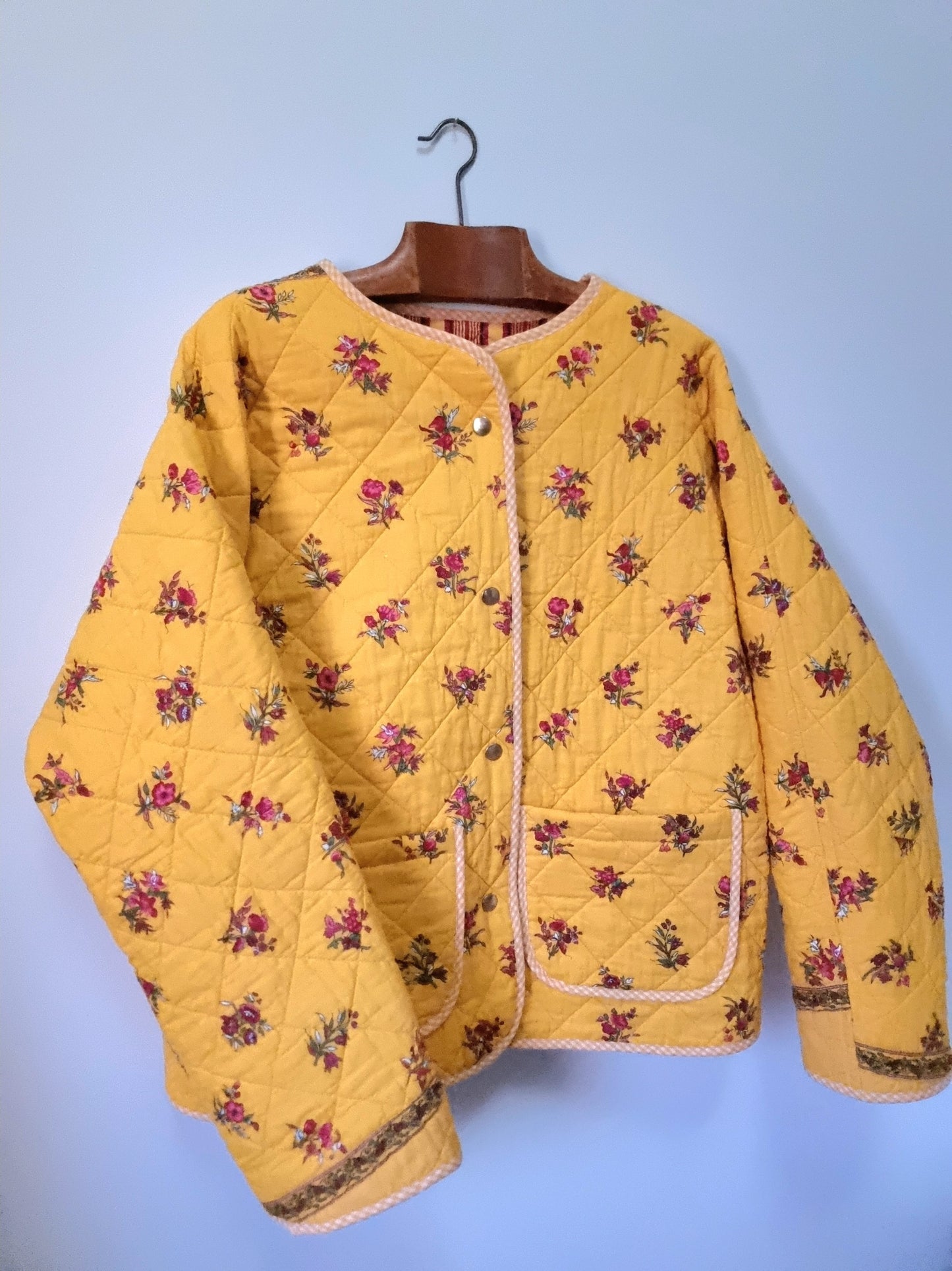Veste matelassée jaune fleuri