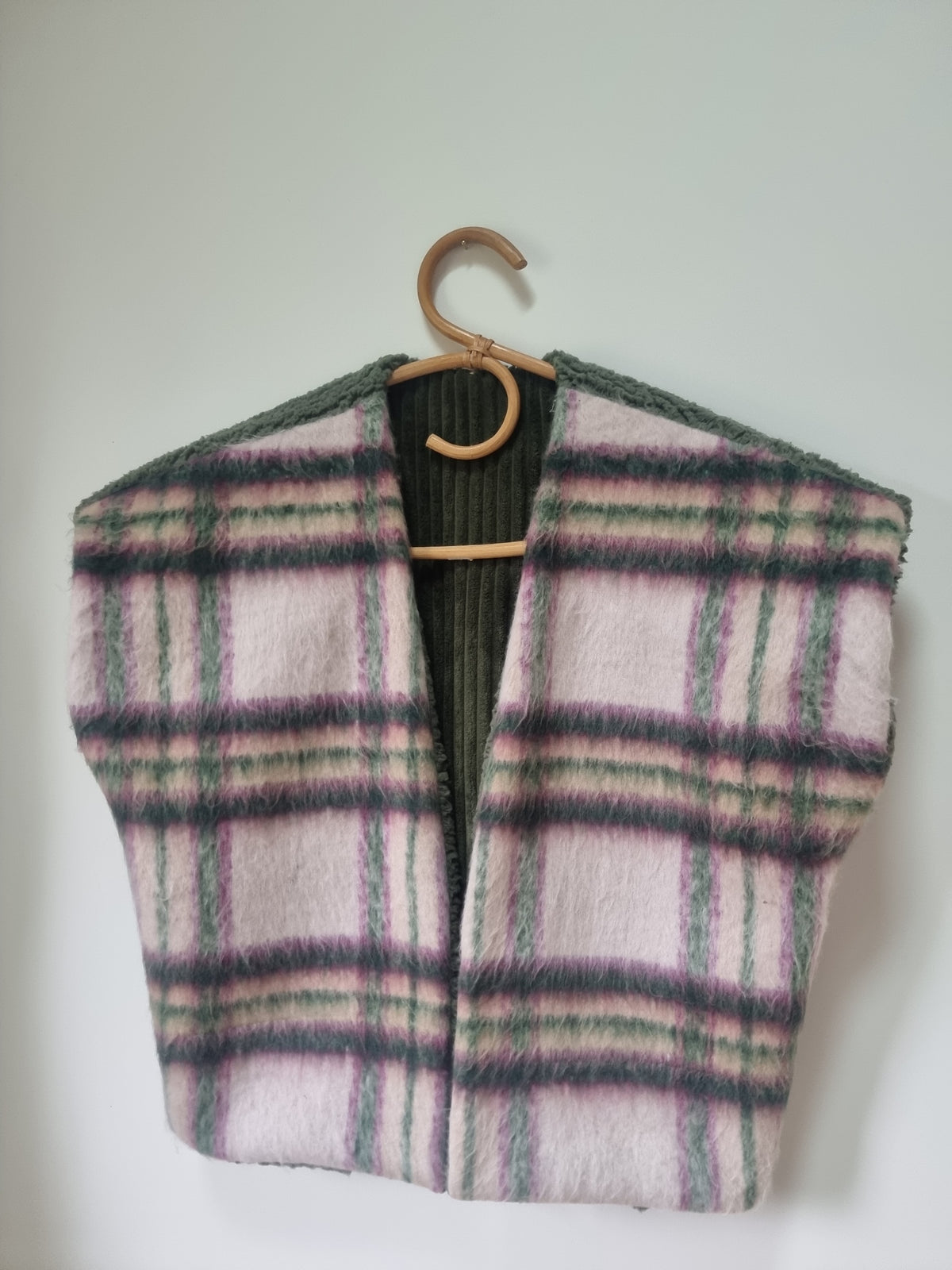 Veste sans manches réversible kaki et mauve