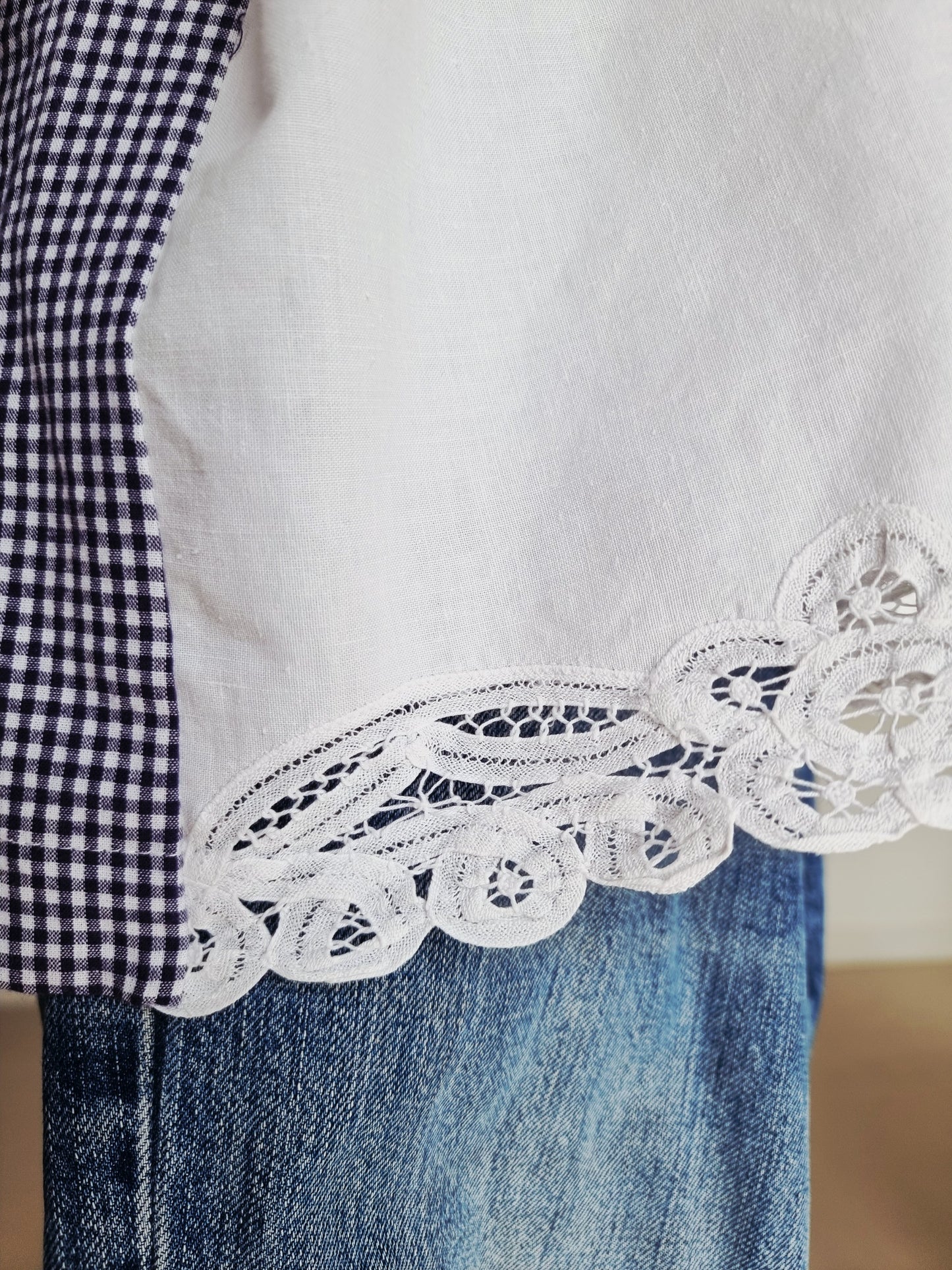 Tunique minimaliste blanche brodée