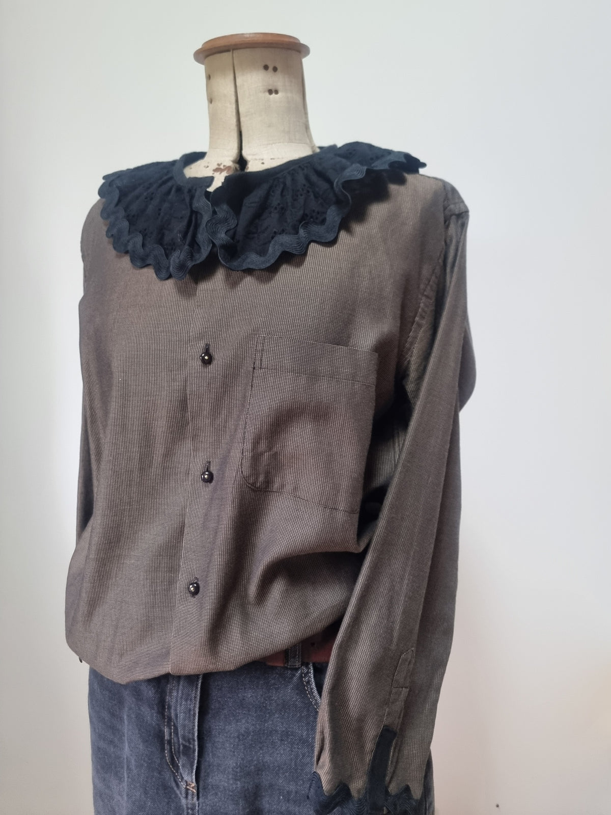 Chemise upcyclée brunette colerette