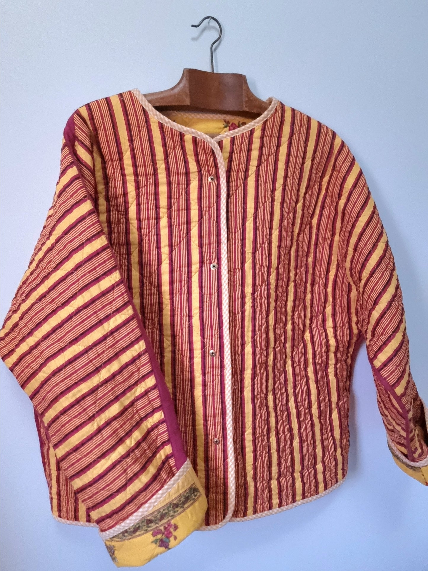 Veste matelassée jaune fleuri