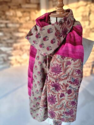 Foulard patchwork de tissus indiens beige taupe et rose framboise
