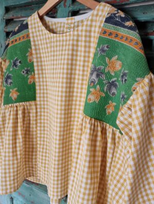 Tunique bohème patchwork de coton vichy jaune et kantha vert