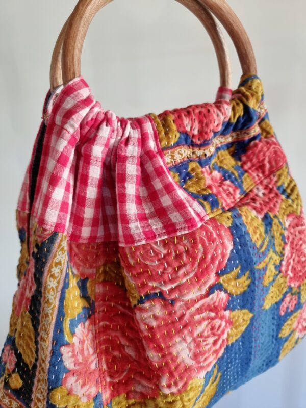 Sac en kantha recyclé fleurs gypsu rouge bleu jaune