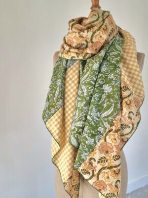 foulard patchwork confectionné en Bretagne en tissus indiens imrprimés