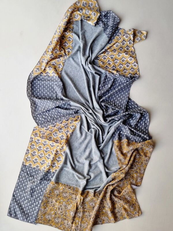 Foulard gris fleurs moutarde - Image 2